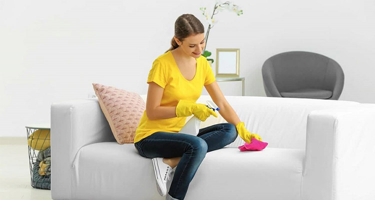نکات تمیز کردن مبل رنگ روشن